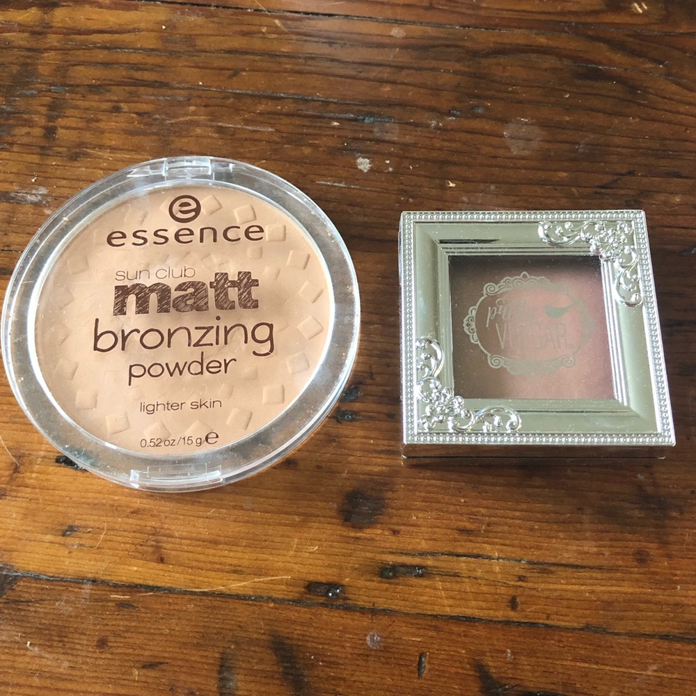 Pretty Vulgar Highlighter & essence Bronzer